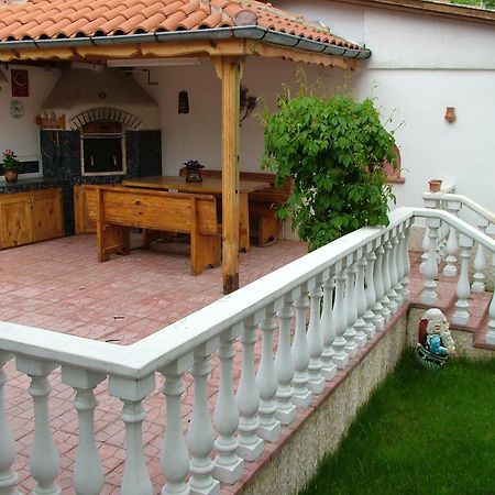 Family Hotel Emaly 1 Bankya Exterior foto