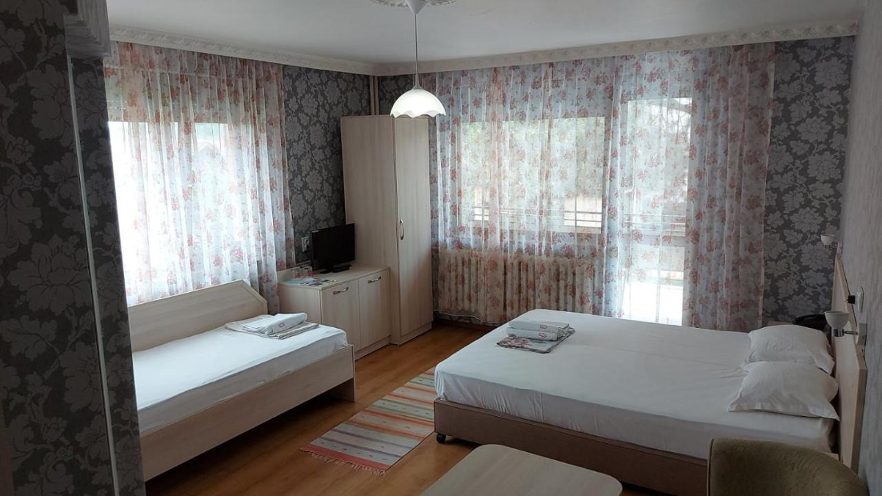 Family Hotel Emaly 1 Bankya Exterior foto