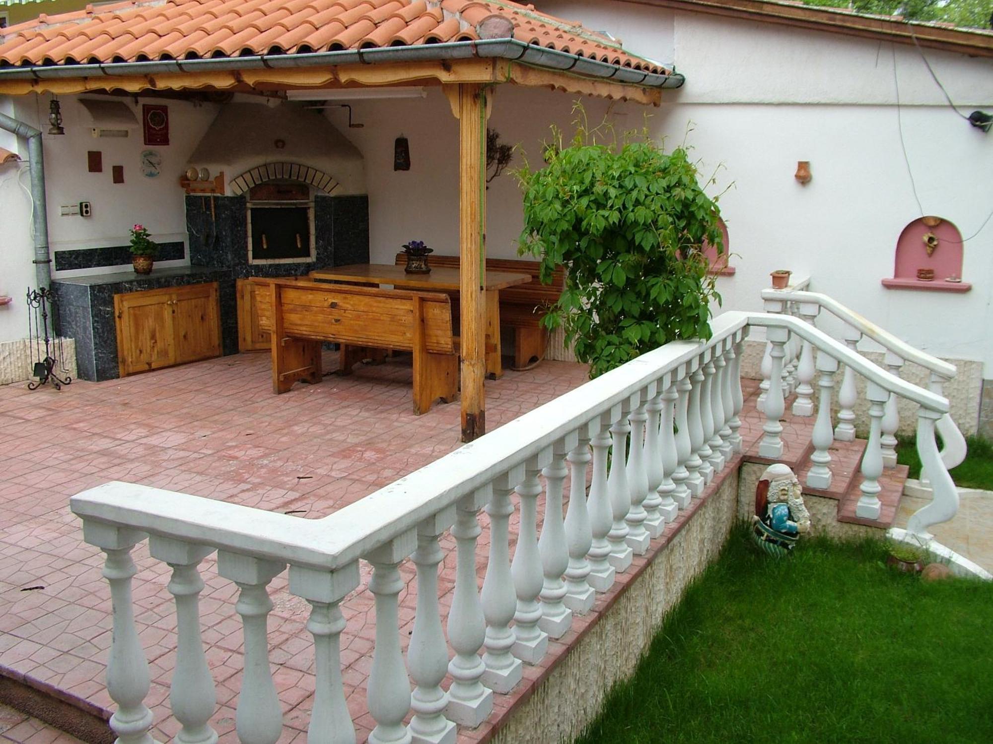 Family Hotel Emaly 1 Bankya Exterior foto
