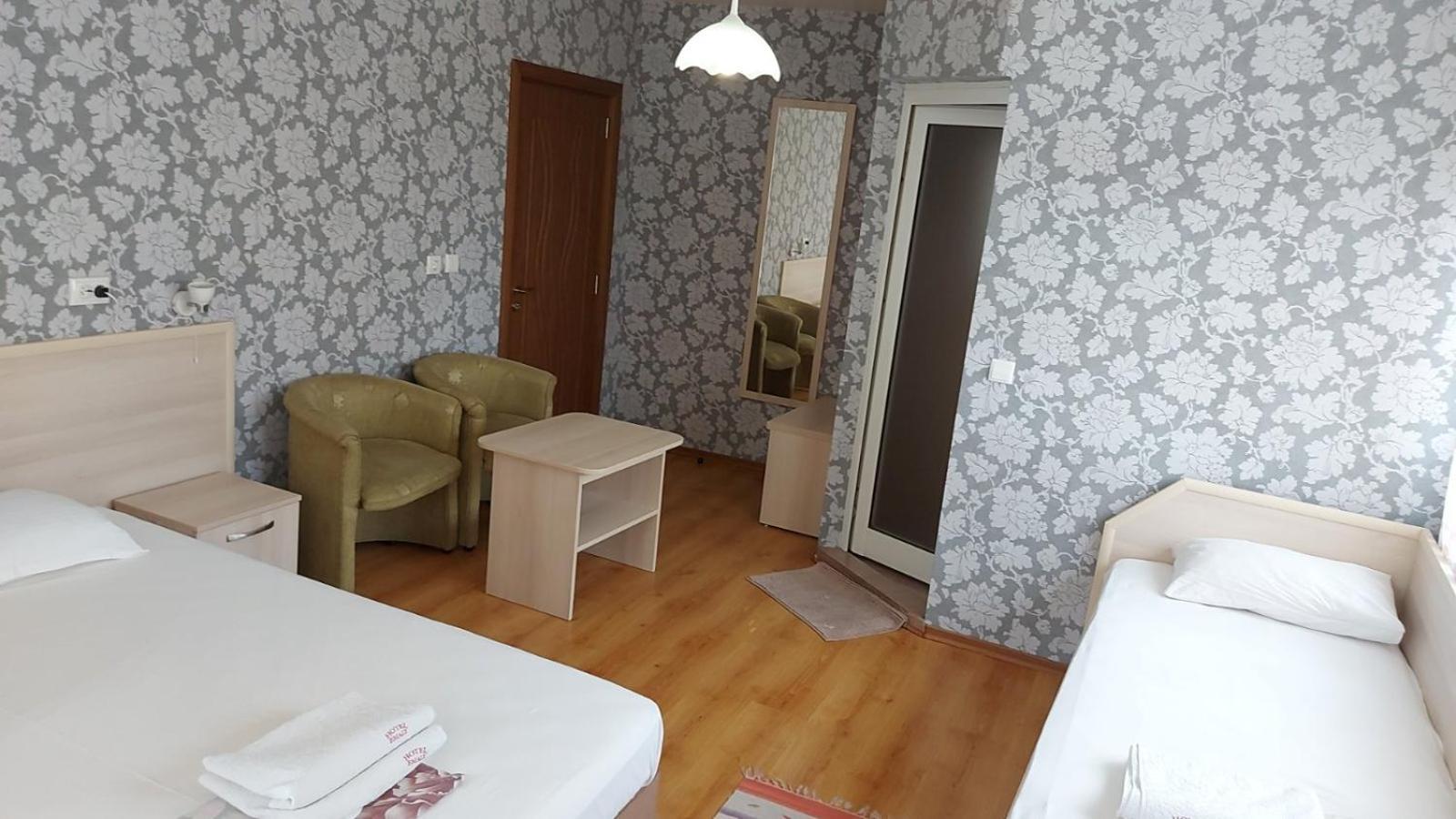 Family Hotel Emaly 1 Bankya Exterior foto